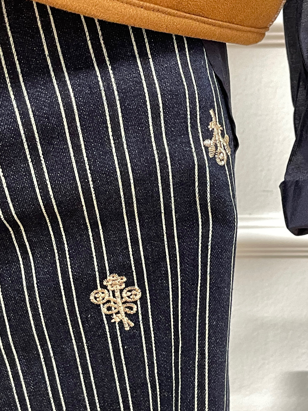 PANTALÓN RAYAS BORDADO