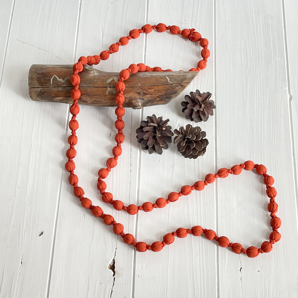 COLLAR BOLAS TELA