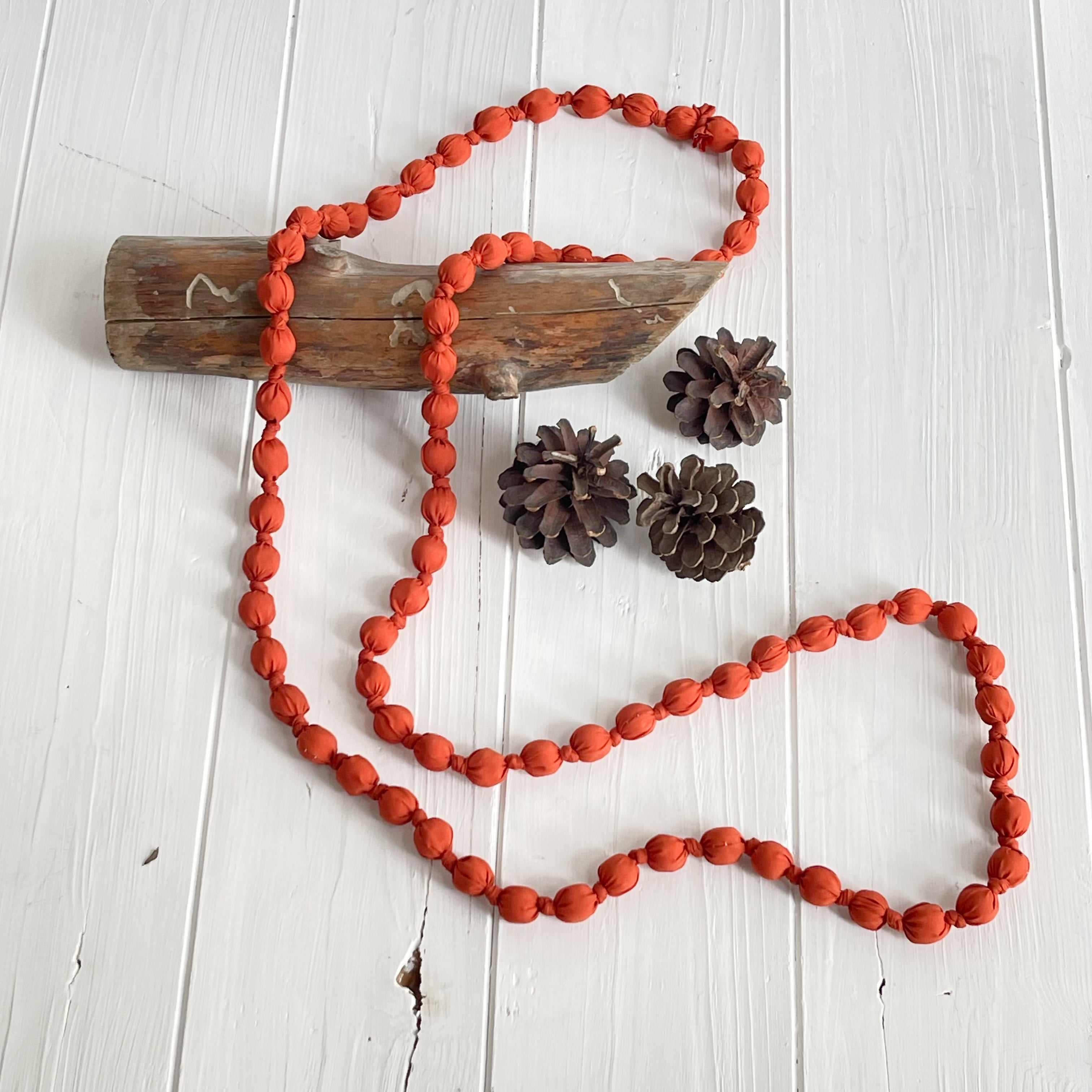 COLLAR BOLAS TELA