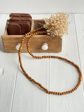 COLLAR BOLAS MADERA CAMEL