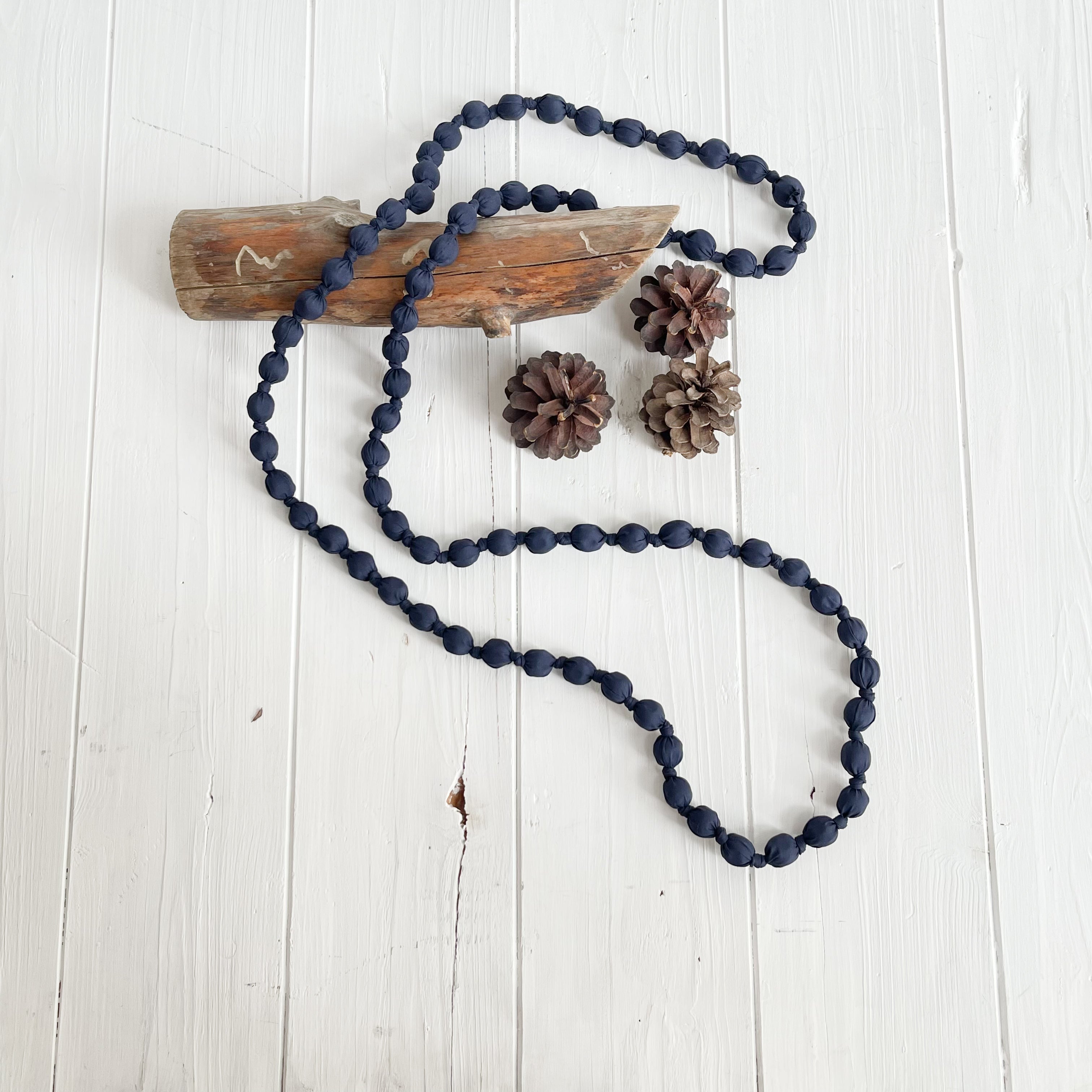 COLLAR BOLAS TELA