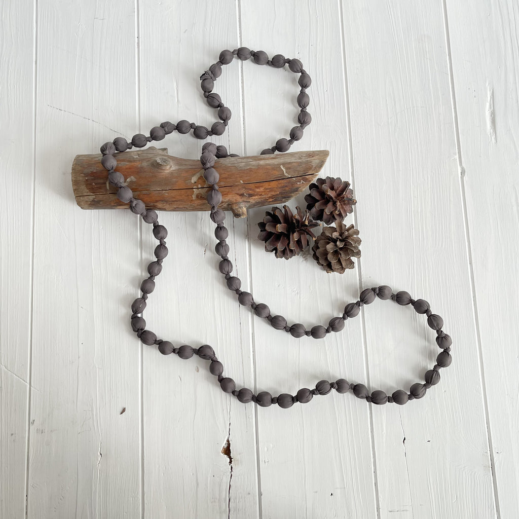 COLLAR BOLAS TELA