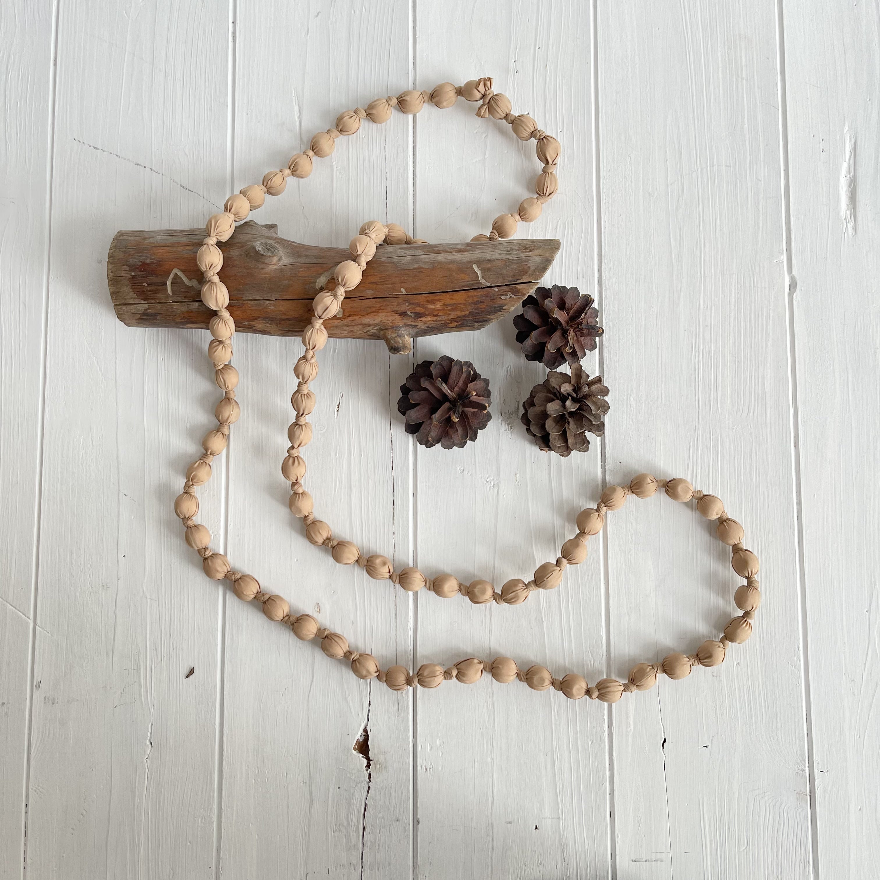 COLLAR BOLAS TELA