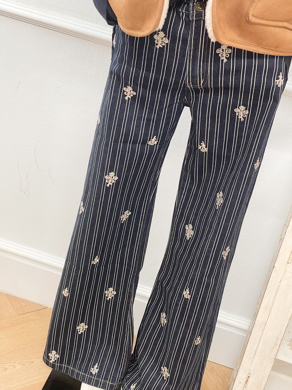 PANTALÓN RAYAS BORDADO