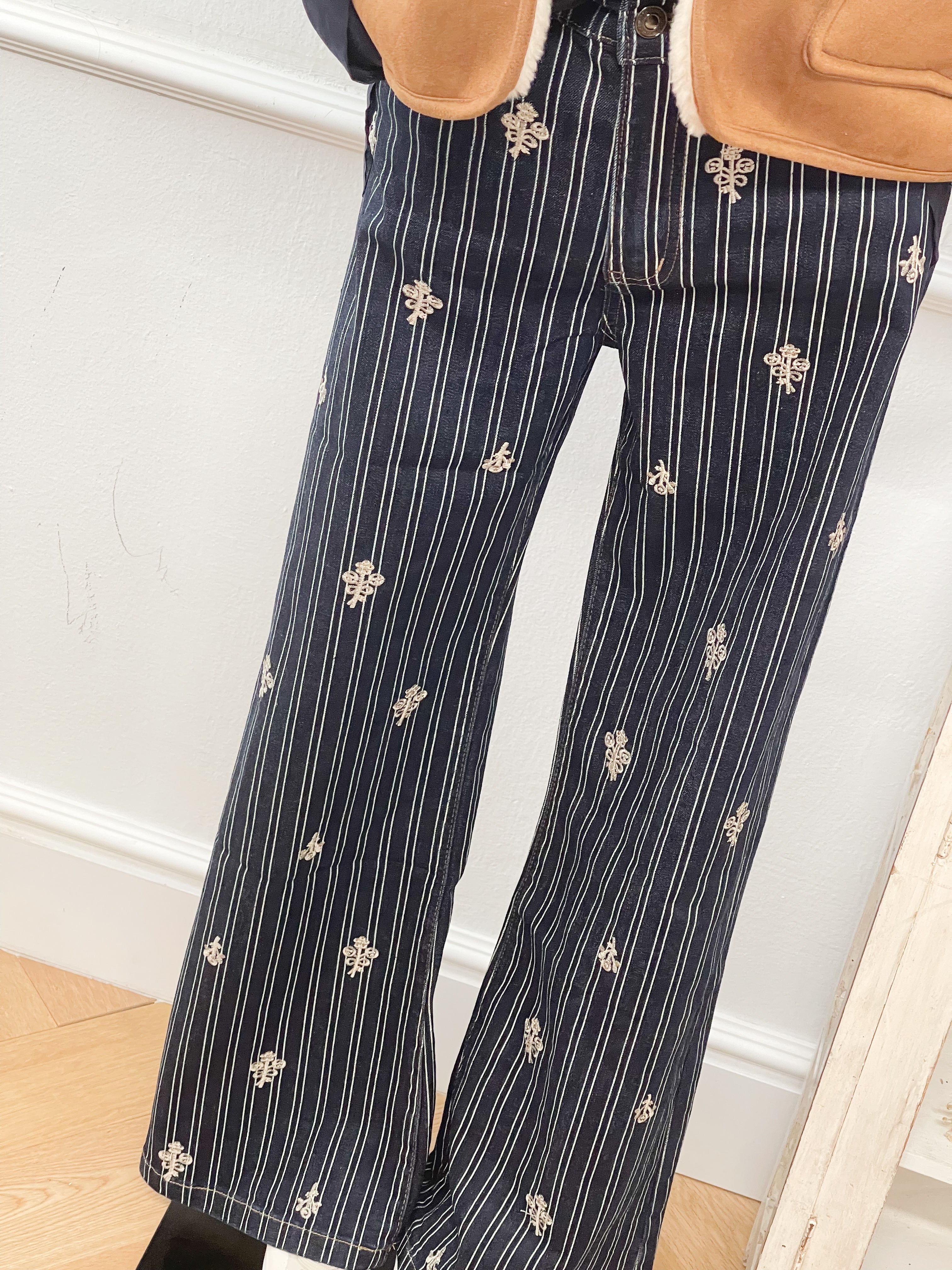 PANTALÓN RAYAS BORDADO